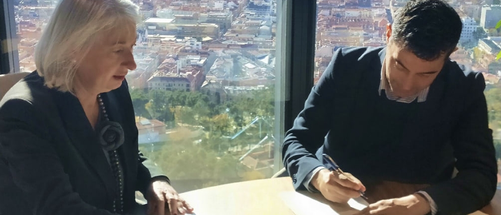 IE School of Science and Technology Signs Strategic Agreement with Axion