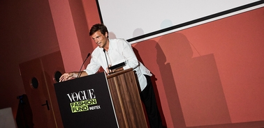 Edward Cuming, IE School of Architecture&Design Professor, Wins the Vogue Fashion Fund 2025