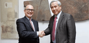 IE Business School and Jiao Tong University’s business school sign collaboration agreement