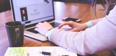 IE Foundation reinforces its commitment to high-quality digital training with Santander, offering over 5,000 scholarships | IE Foundation