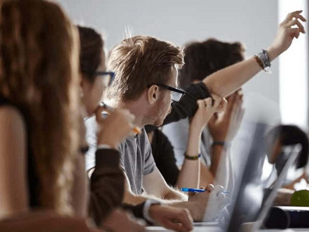 Well-aerated Lung on Admitting Chest CT to Predict Adverse Outcome in  COVID-19 Pneumonia | Radiology, image size:1024x768