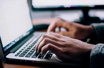 hands_computer_sst