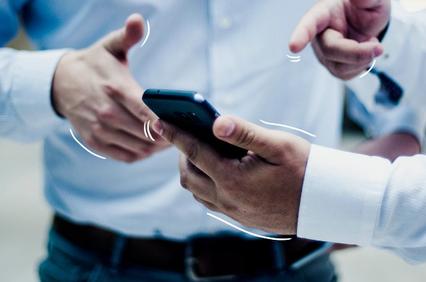 hands_with_mobile_sst