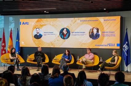 A panel discussion at an event featuring five people sitting on stage under a banner titled 'Arte: Past, Present & Future'.