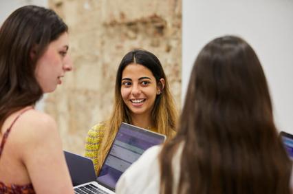 Formarás parte de una comunidad estudiantil llena de vida y diversa, que exprime al máximo la vida universitaria