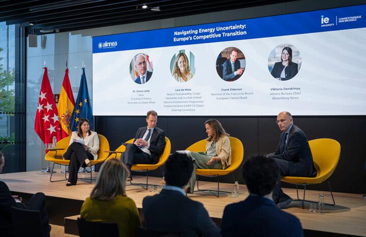 A panel discussion featuring four speakers on the topic of energy uncertainty in Europe.