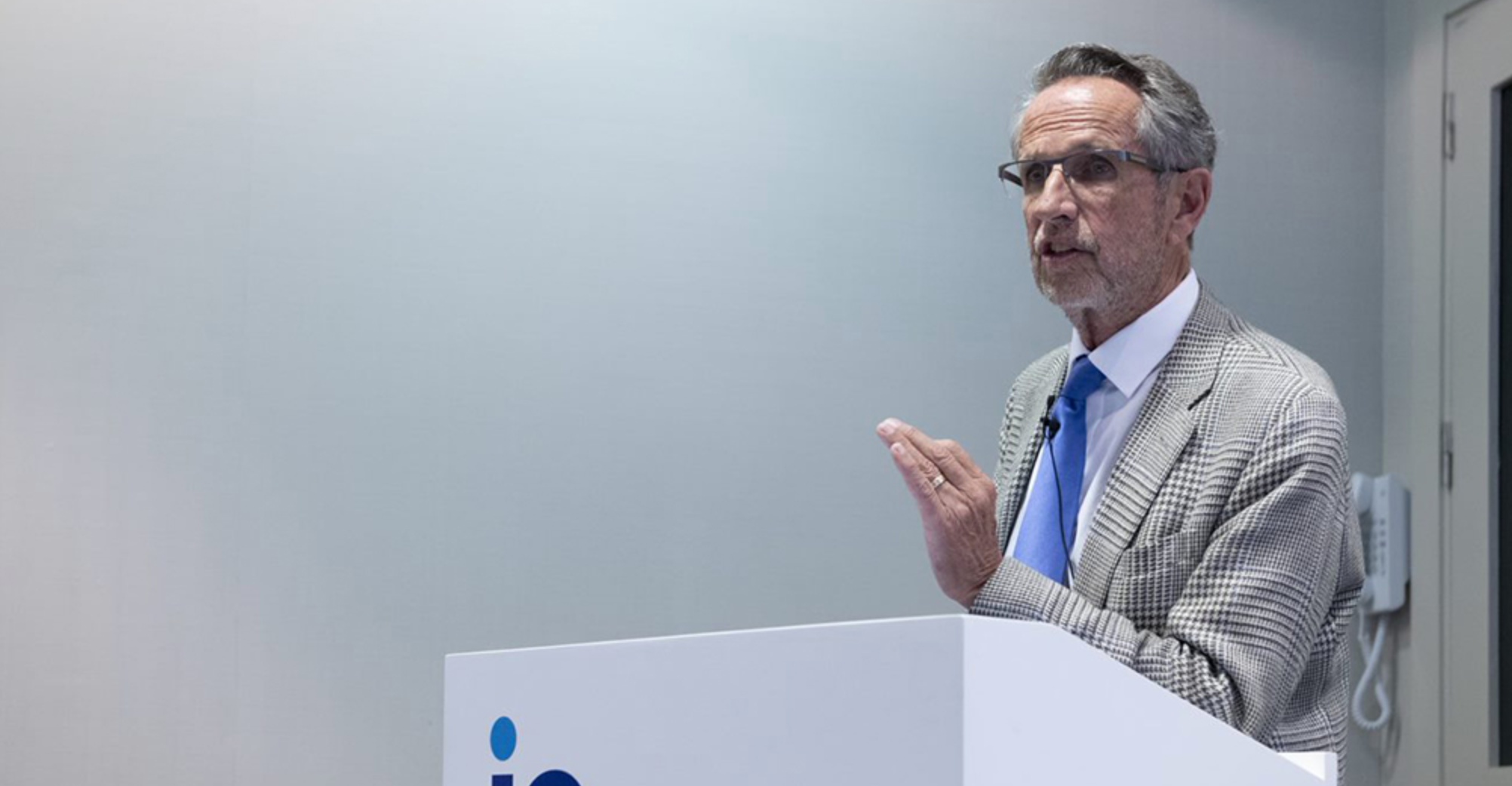 bob-chapman-ceo-of-barry-wehmiller-at-ie-university-in-madrid-center