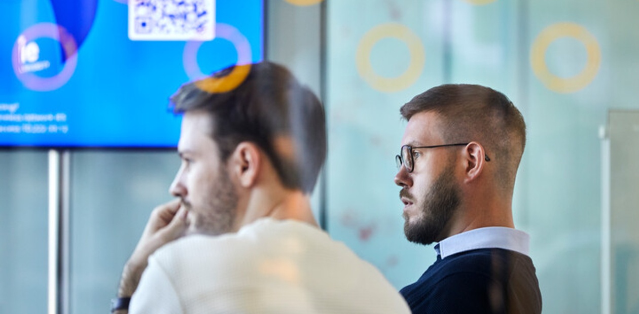 Two students during a student service session