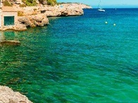 The Cala Llombards in the south of Mallorca (spain) is the chosen image for representing the IE lumni Baleares Club