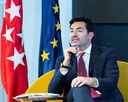 El liderazgo en la abogacía exige conocimiento jurídico, dominio tecnológico y competencias interpersonales
