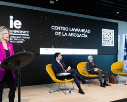 El liderazgo en la abogacía exige conocimiento jurídico, dominio tecnológico y competencias interpersonales