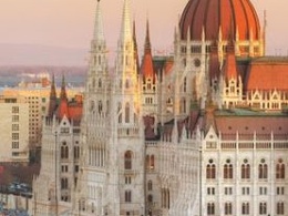 The Hungarian Parliament Building is shown as the image of the IE ALUMNI HUNGARY CLUB