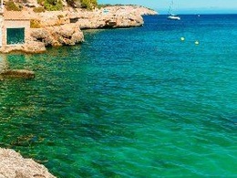 The Cala Llombards in the south of Mallorca (spain) is the chosen image for representing the IE lumni Baleares Club