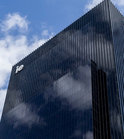 A modern skyscraper reflecting the sky and clouds.