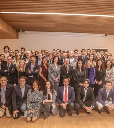 Reconocimiento al talento directivo con sello AMP