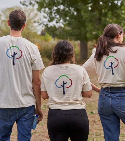 Three IE students giving their bags in the forest