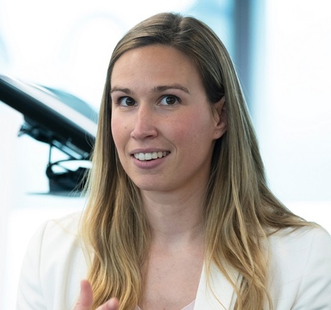 Master in Digital Marketing header:  Blonde woman looking to the camera