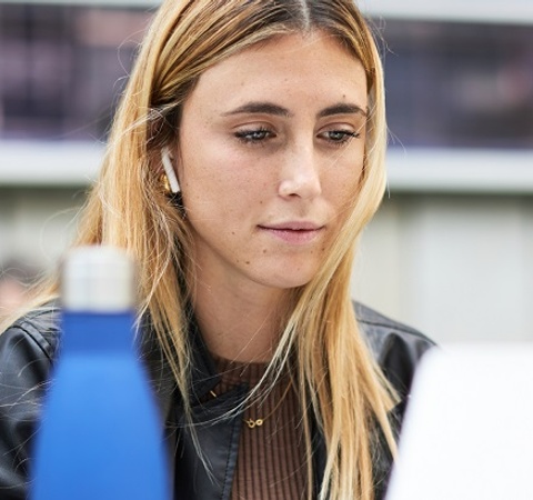 IE student from Master in Strategic Marketing and communication header