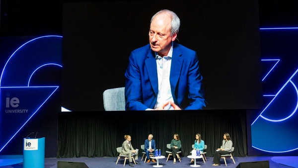 Harvard professor Michael Sandel presents civic debate on justice at IE Law School event 