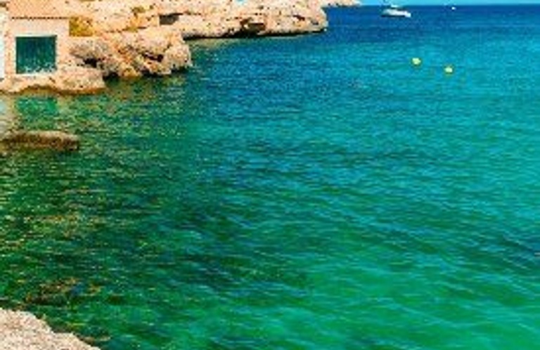 The Cala Llombards in the south of Mallorca (spain) is the chosen image for representing the IE lumni Baleares Club