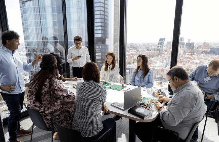 IE Foundation construye puentes entre la teoría y la práctica a través de la investigación en emprendimiento social e inversión de impacto
