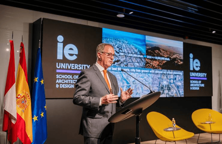 Jorge Muñoz Wells, former mayor of Lima: "Start with a clean, safe, well-structured area, and positive changes will spread outwards"