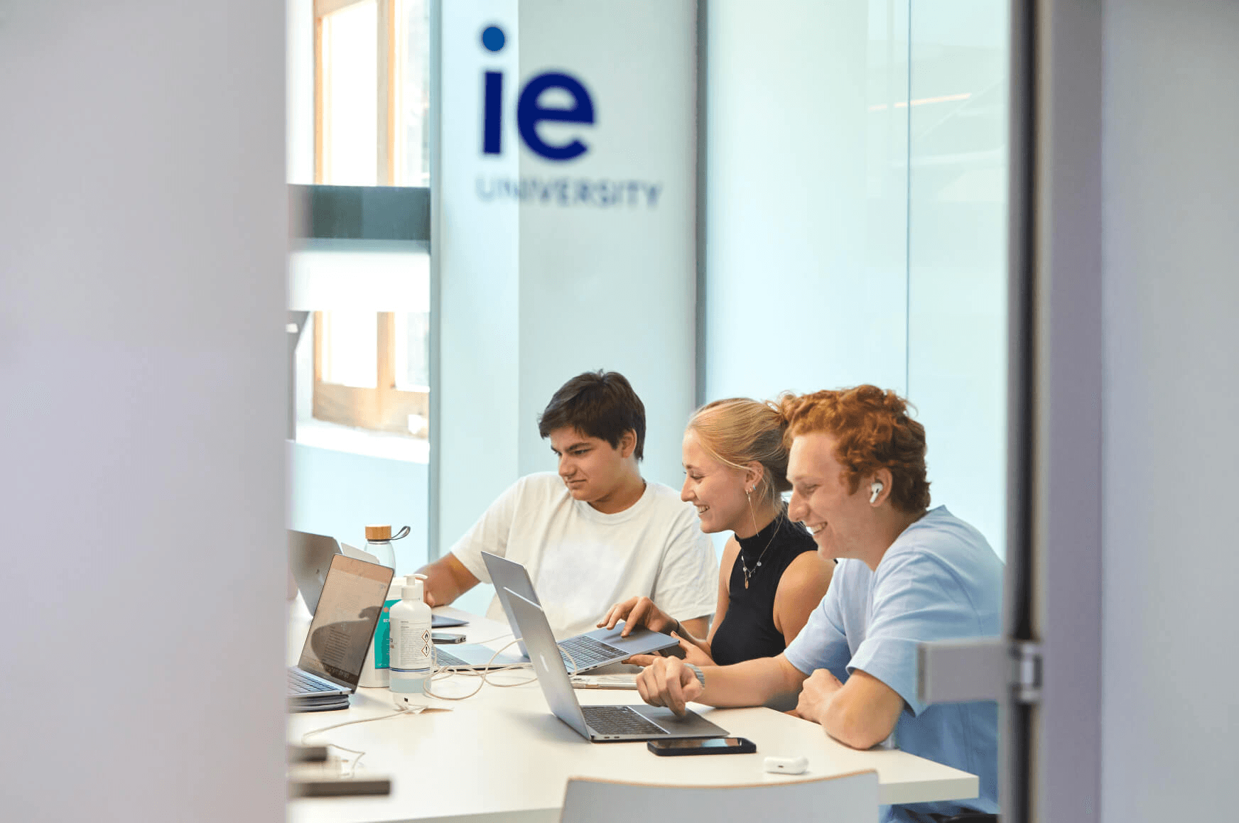 Transfer students | IE University