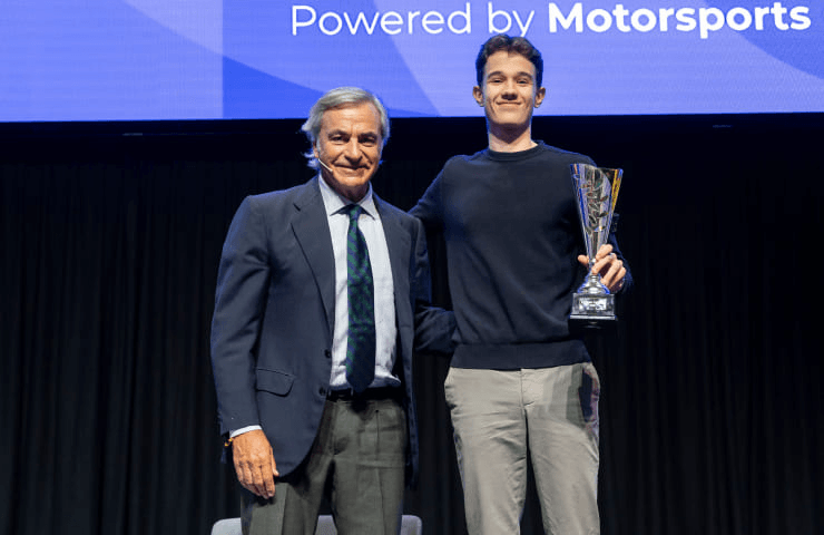 The event was attended by a jam-packed auditorium filled with enthusiastic student-fans eager to learn about adopting a winning mindset for motorsports and life and gain career insights from Carlos to turbocharge their professional journey with skills from IE.